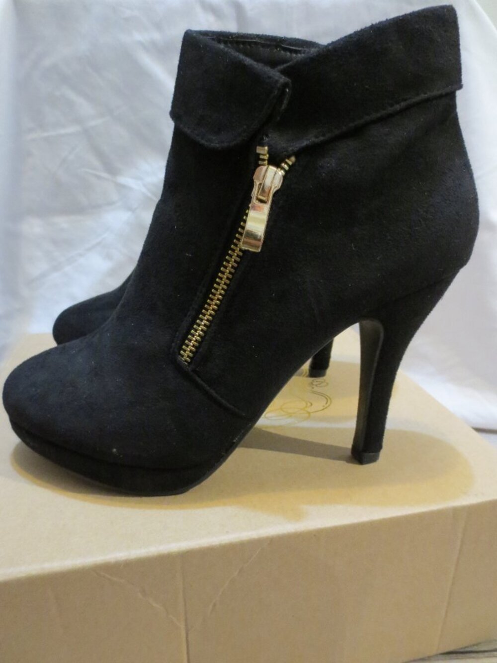 TrendsUp George Black Bootie Sexy Platform Heel Faux Suede Gold Size Zipper 8 M